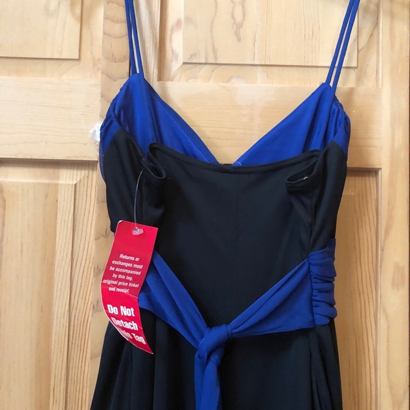 Ladies Long Formal Gown - Picture 4 of 6